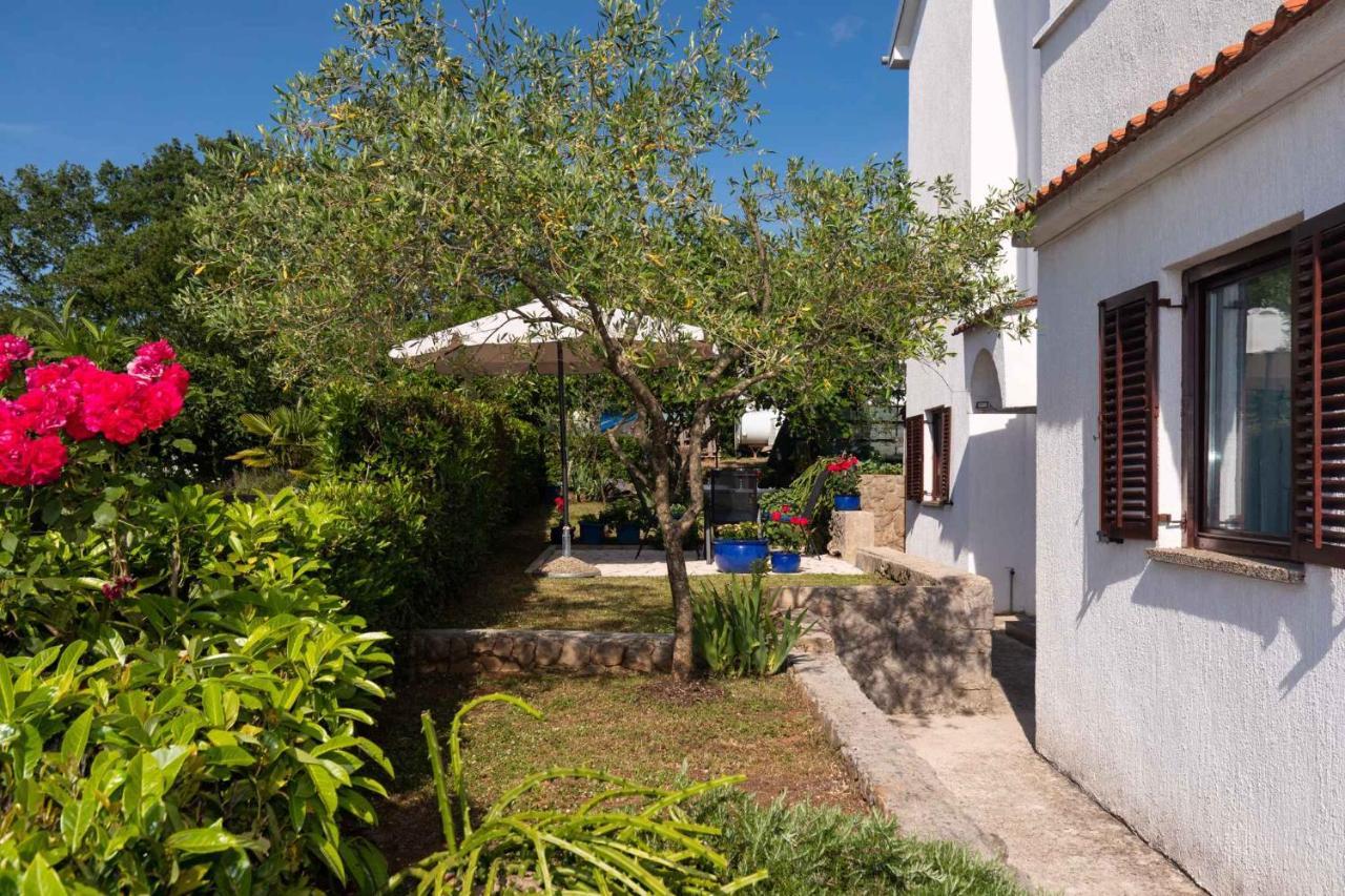 Apartments In Njivice/Insel Krk 34038 Exterior photo